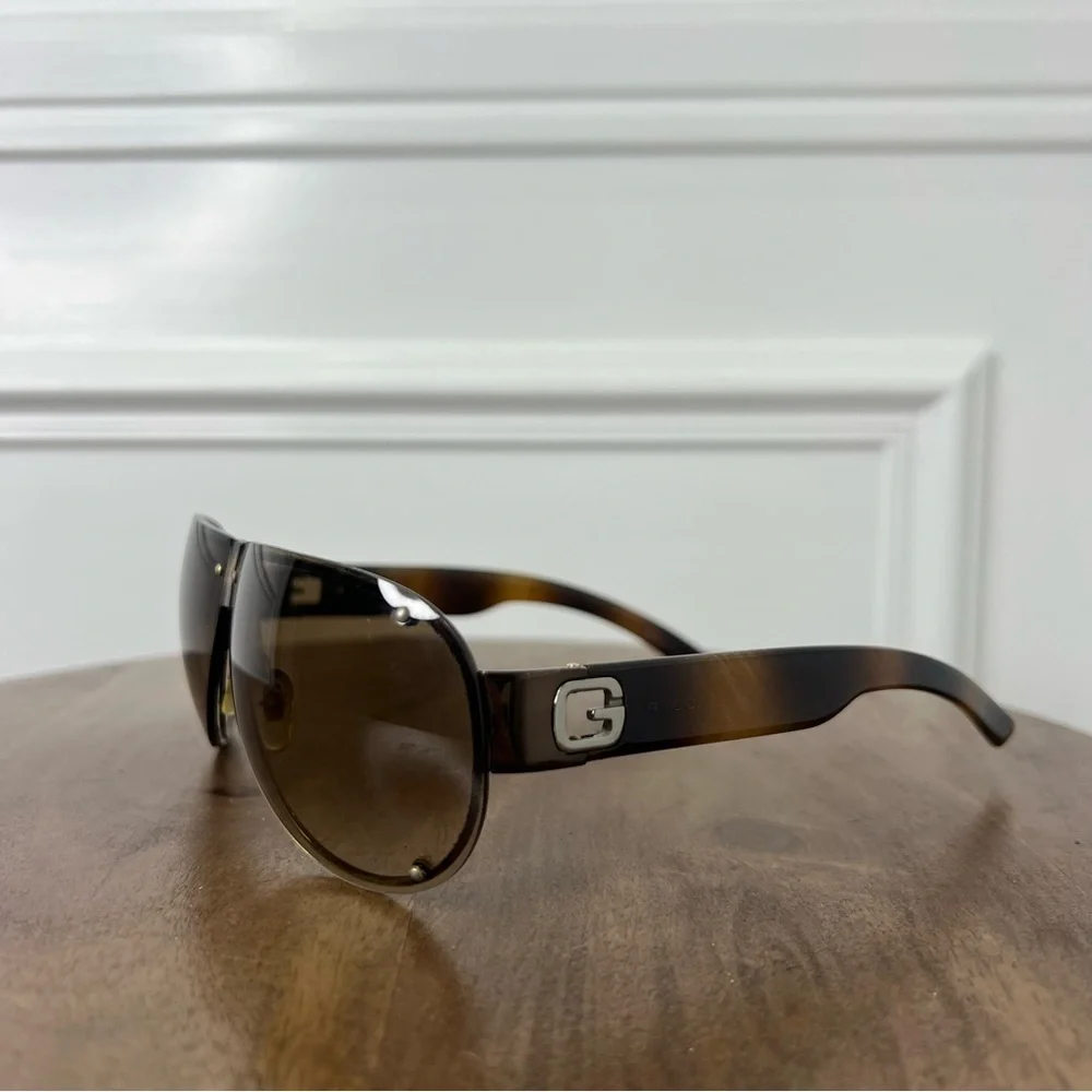 GUCCI Vintage Small Aviator Oval Sunglasses - Picture 1 of 7